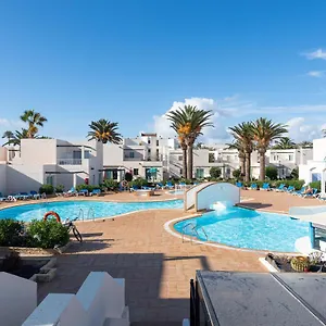 13 Con Terraza Y Piscina En Apartahotel Corralejo